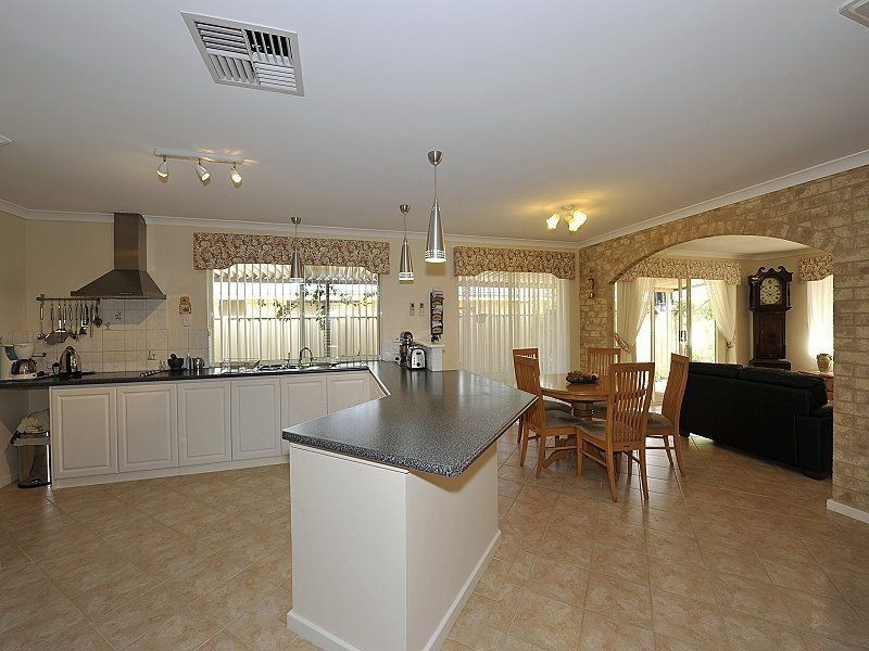 35 Cunderdin Loop, Dawesville WA 6211