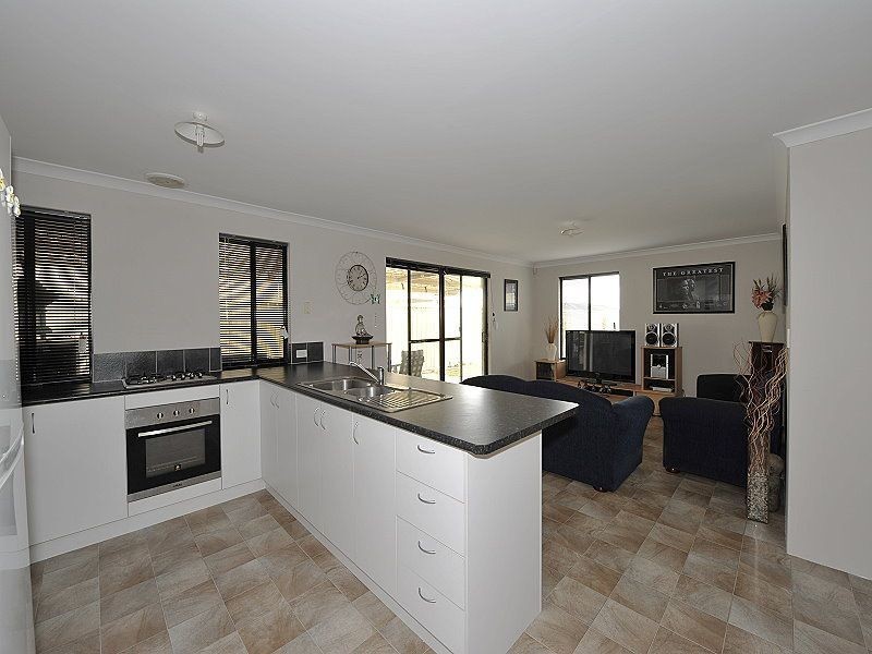 49 Highcliffe Circle, Lakelands WA 6180