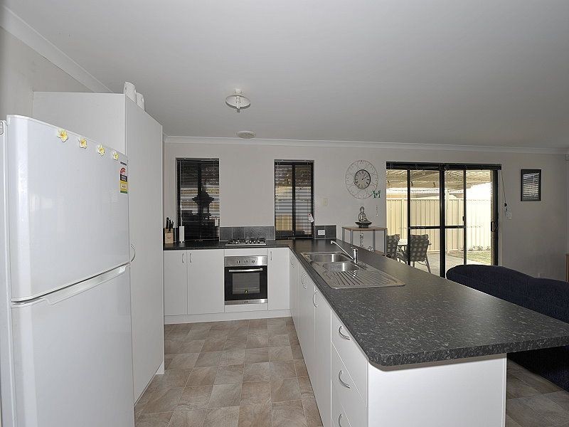 49 Highcliffe Circle, Lakelands WA 6180