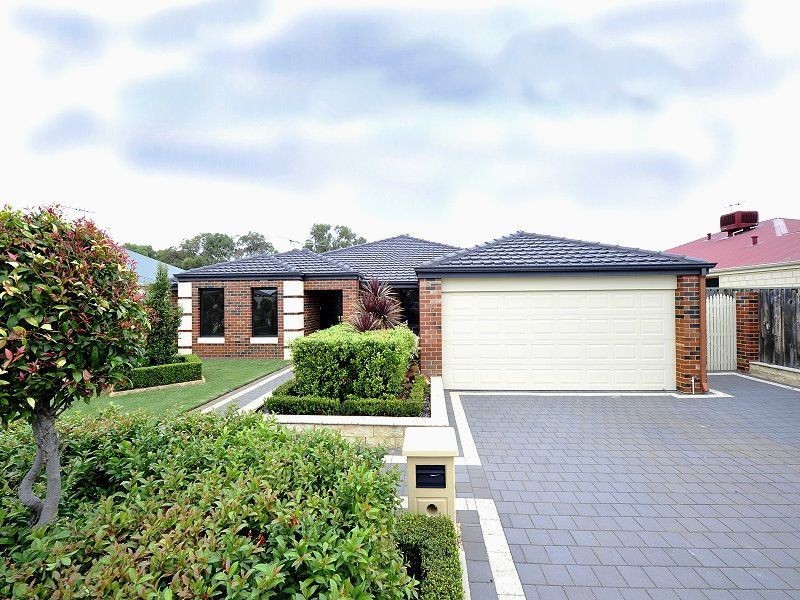 9 Glenbrook Lane, Meadow Springs WA 6210