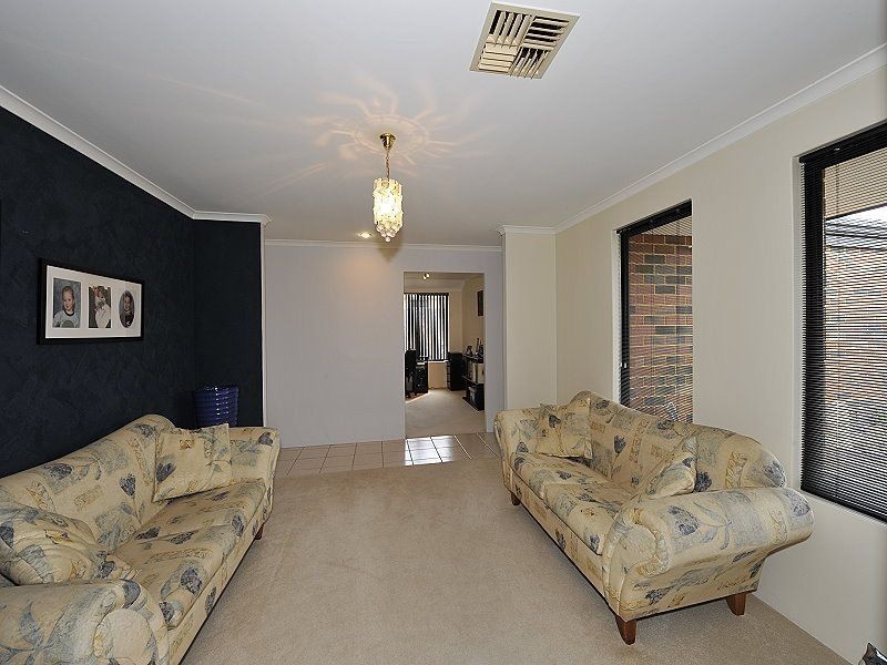 9 Glenbrook Lane, Meadow Springs WA 6210