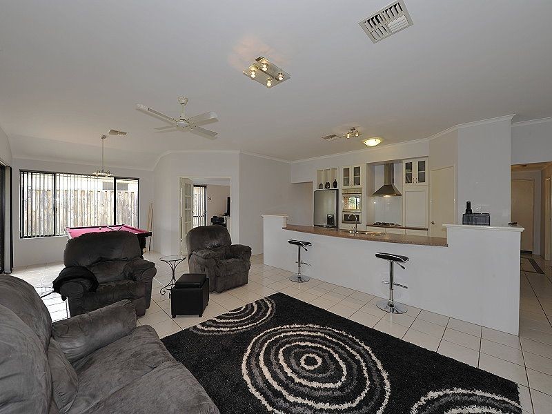 9 Glenbrook Lane, Meadow Springs WA 6210