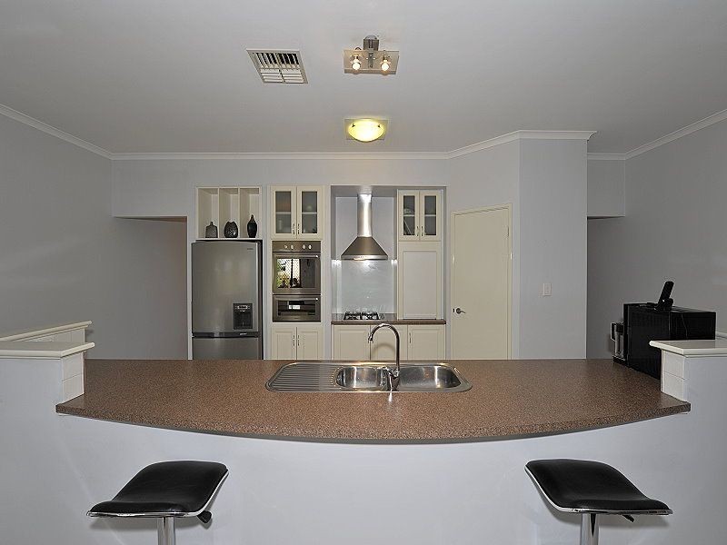 9 Glenbrook Lane, Meadow Springs WA 6210