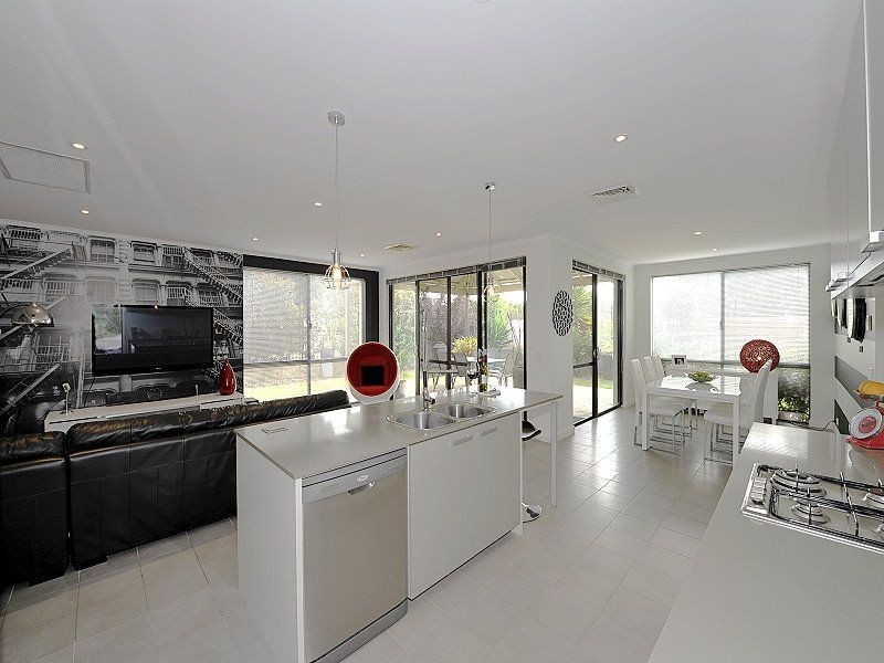 21 Whitley Place, Meadow Springs WA 6210