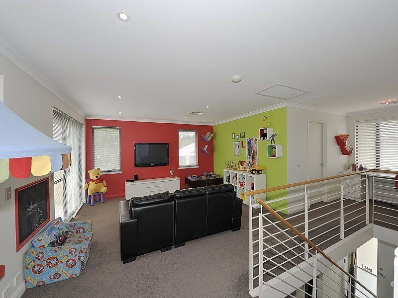 21 Whitley Place, Meadow Springs WA 6210