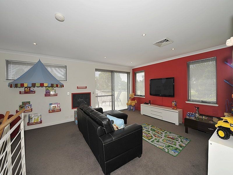 21 Whitley Place, Meadow Springs WA 6210