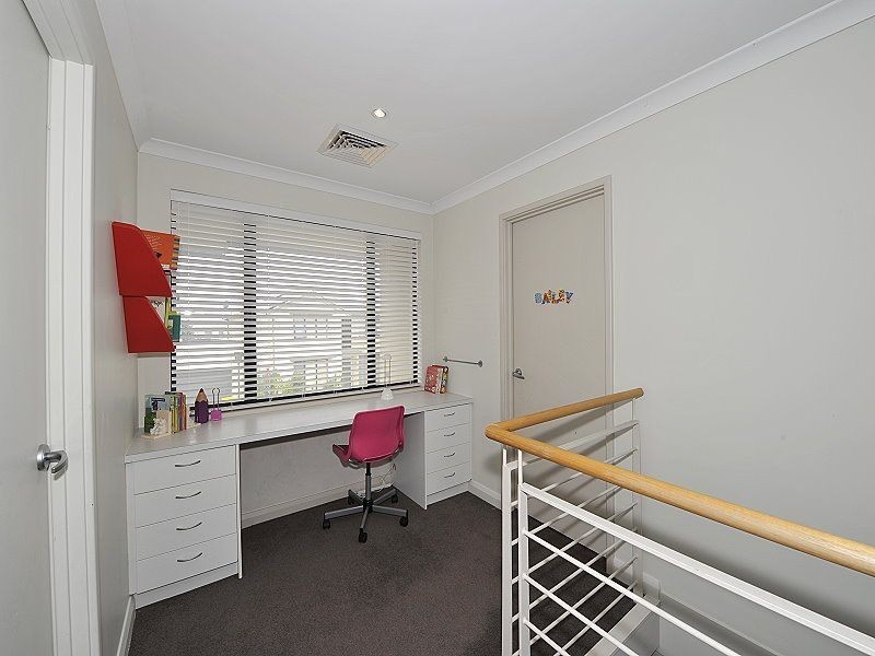 21 Whitley Place, Meadow Springs WA 6210