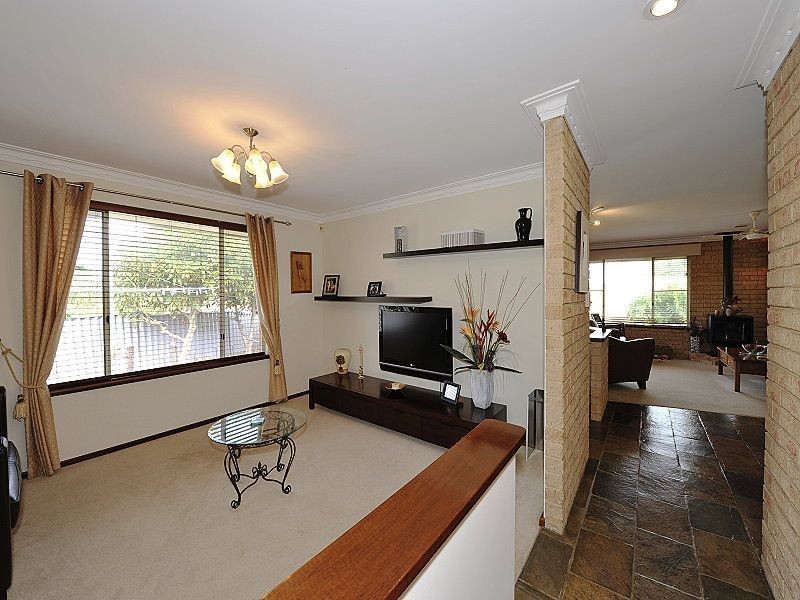 6 Nettle Place, Halls Head WA 6210