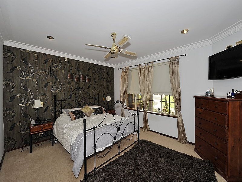 6 Nettle Place, Halls Head WA 6210