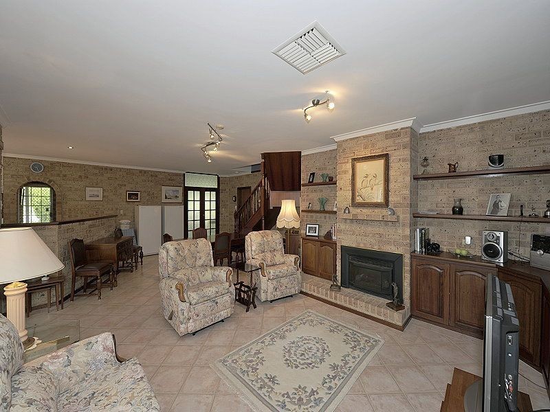 26 Arundel Drive, Halls Head WA 6210