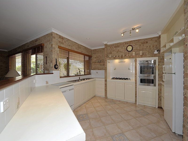 26 Arundel Drive, Halls Head WA 6210