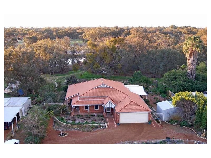 4 Jacaranda Drive, North Yunderup WA 6208