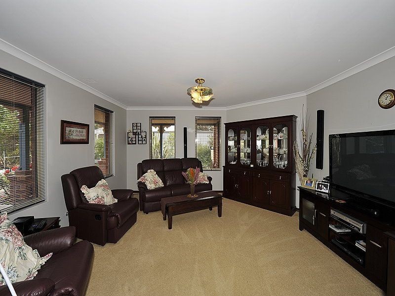 4 Jacaranda Drive, North Yunderup WA 6208