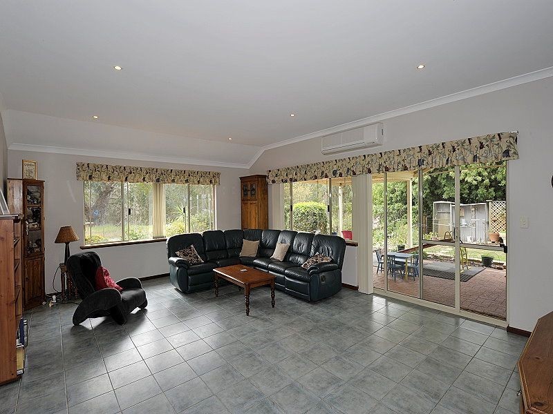 4 Jacaranda Drive, North Yunderup WA 6208