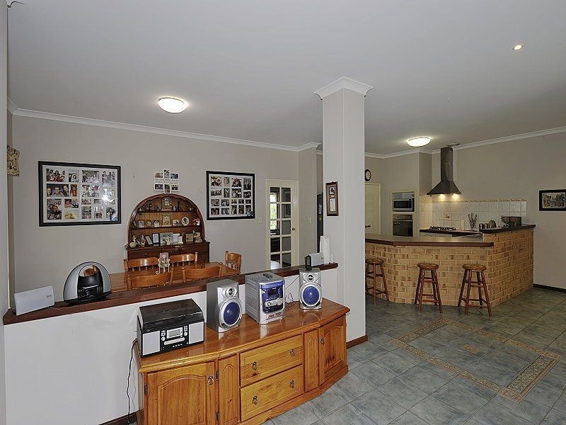 4 Jacaranda Drive, North Yunderup WA 6208