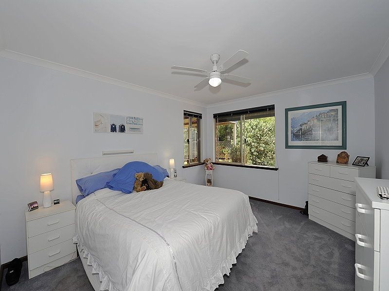 4 Jacaranda Drive, North Yunderup WA 6208