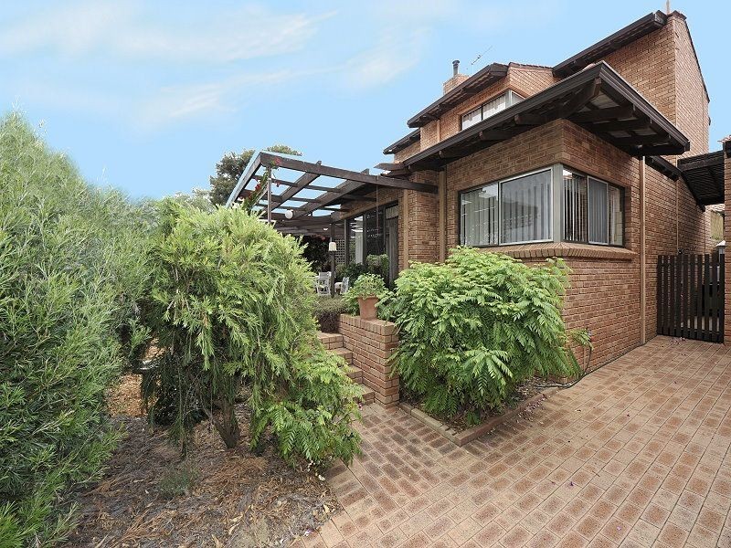 4/34 Oaklands Avenue, Halls Head WA 6210