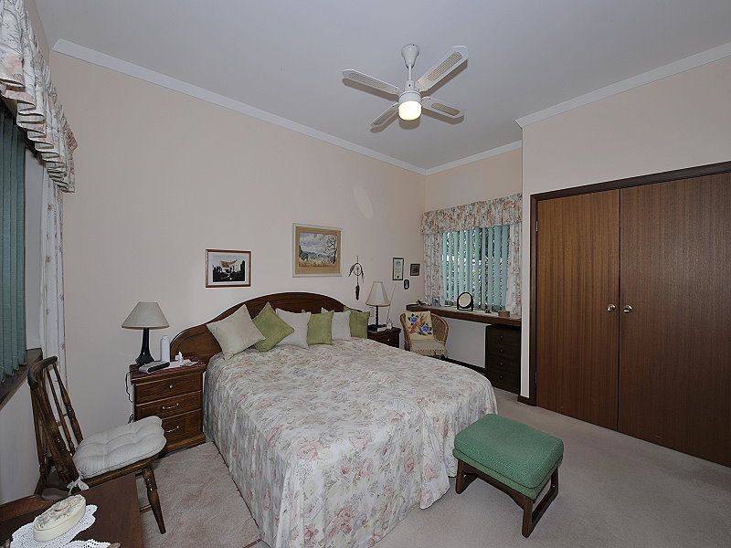 4/34 Oaklands Avenue, Halls Head WA 6210