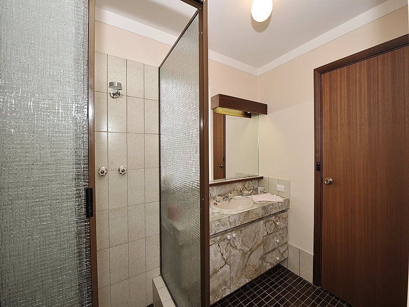 4/34 Oaklands Avenue, Halls Head WA 6210