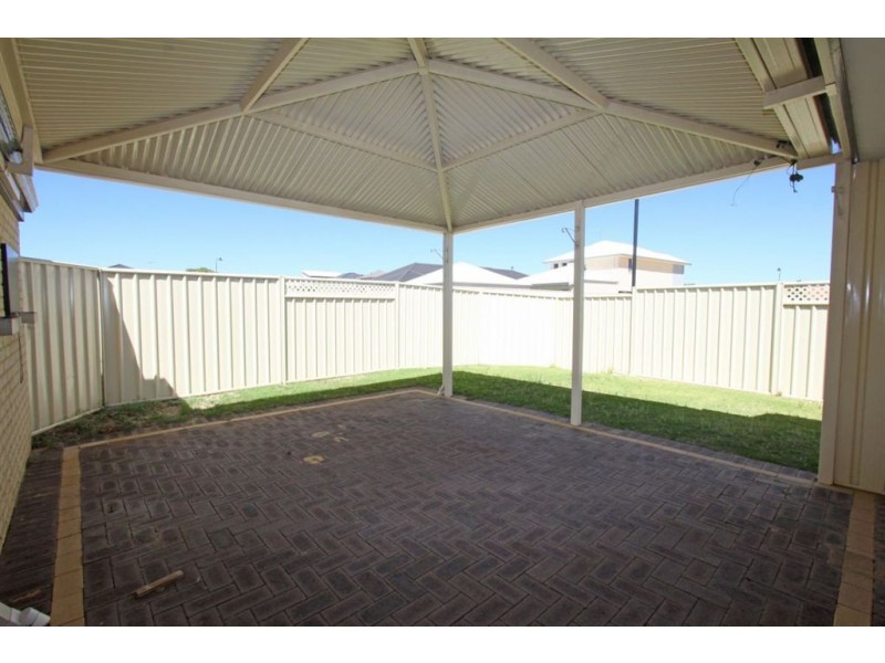 6 Salome Crescent, Lakelands WA 6180