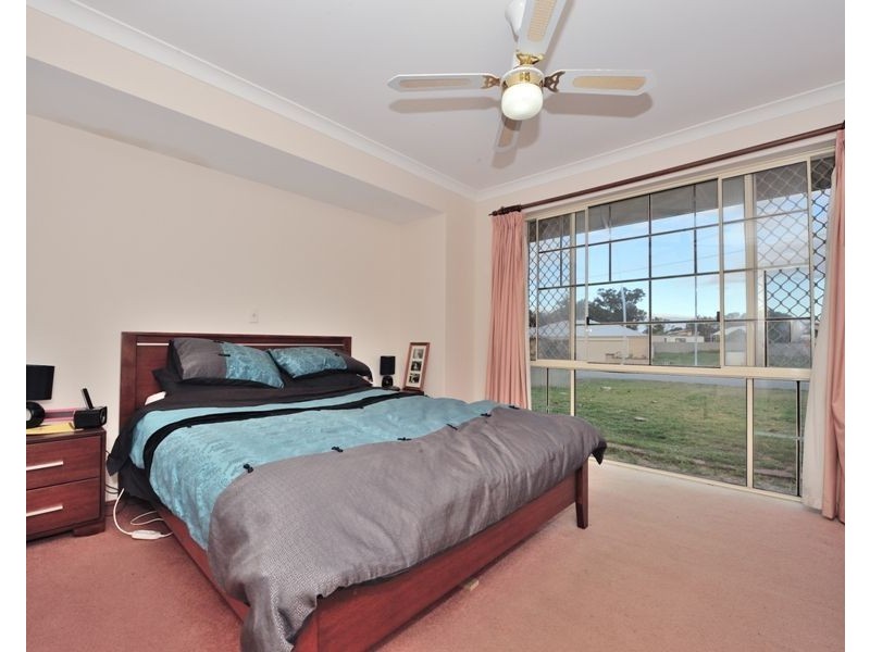 6 Wannyne Street, Mandurah WA 6210