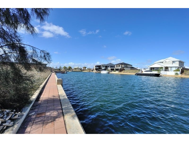 15 Arcadia Close, Dudley Park WA 6210