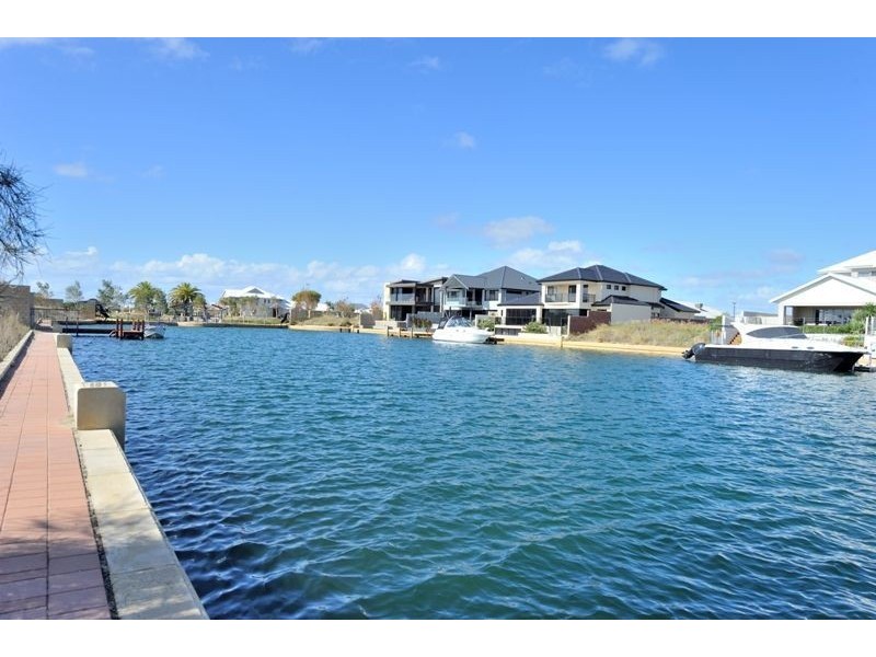 15 Arcadia Close, Dudley Park WA 6210