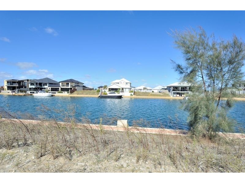 15 Arcadia Close, Dudley Park WA 6210