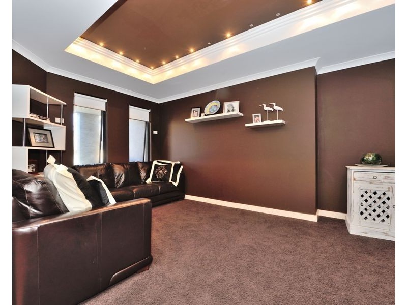 22 Possum Drive, Wannanup WA 6210