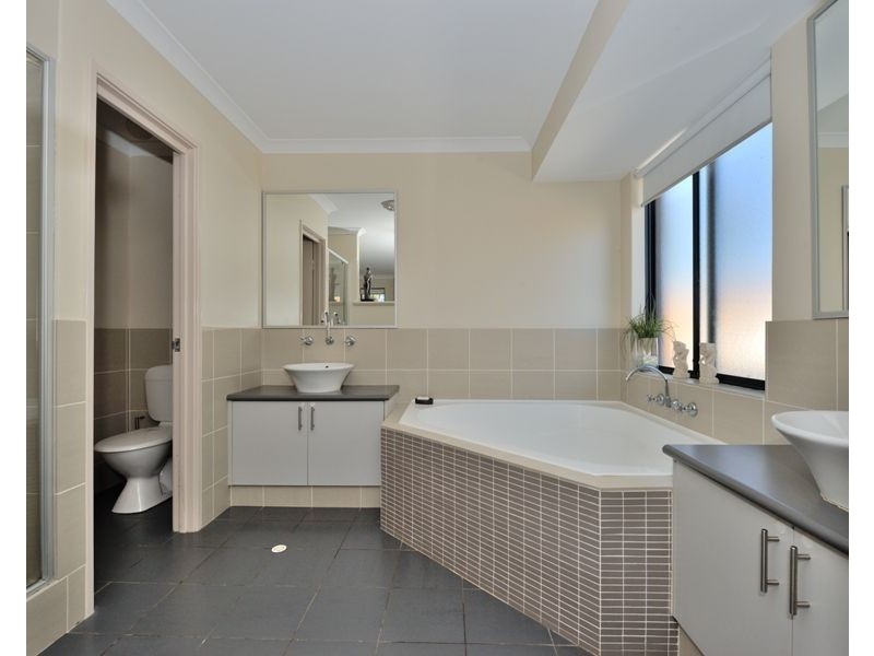 22 Possum Drive, Wannanup WA 6210