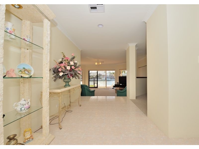 12 Fortescue Court, Dudley Park WA 6210
