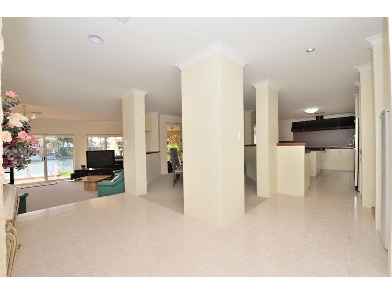 12 Fortescue Court, Dudley Park WA 6210