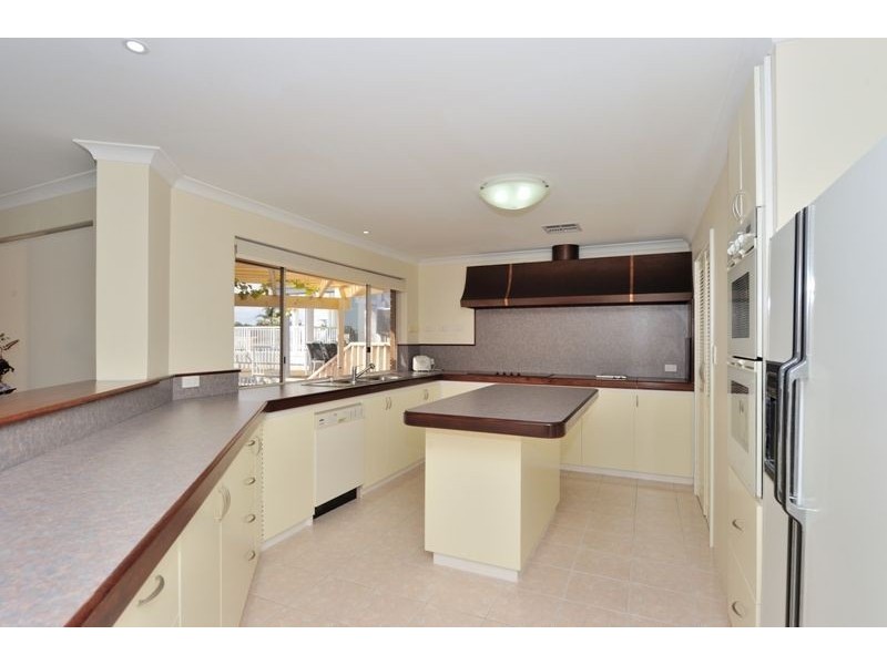 12 Fortescue Court, Dudley Park WA 6210