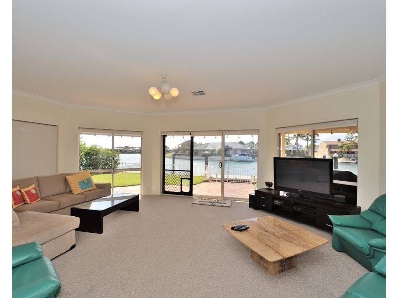 12 Fortescue Court, Dudley Park WA 6210