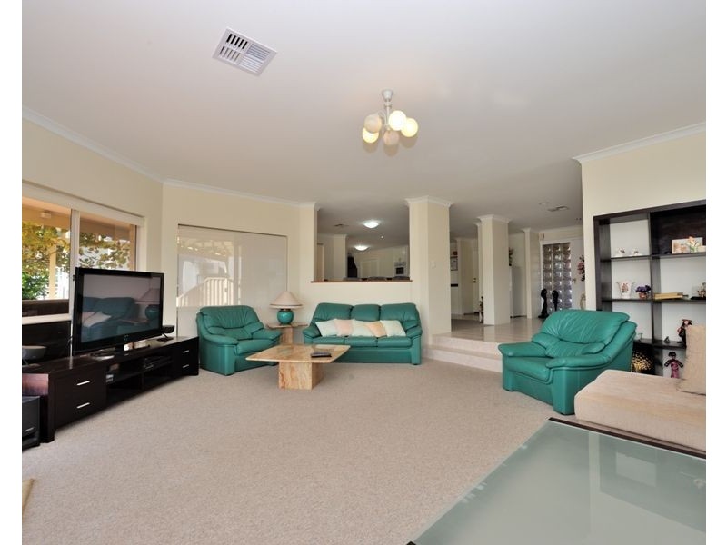 12 Fortescue Court, Dudley Park WA 6210
