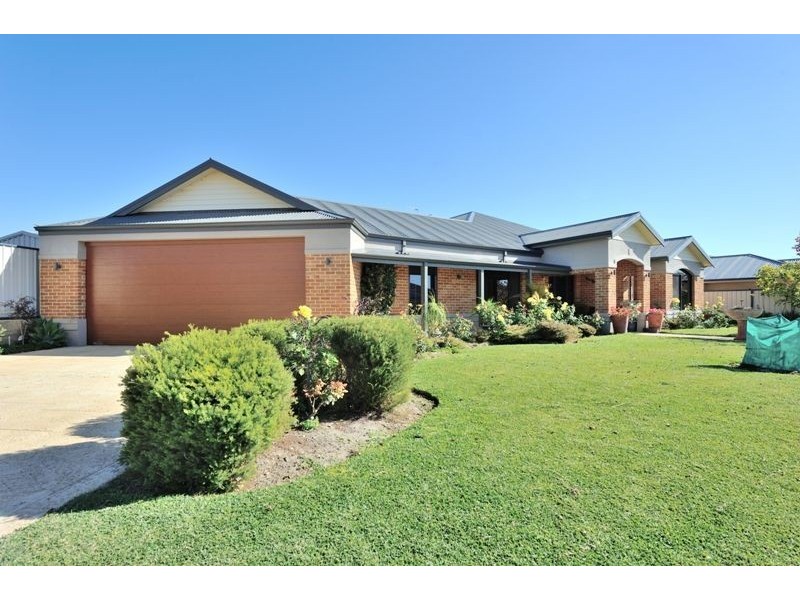 3 Ferncliffe Parkway, Meadow Springs WA 6210