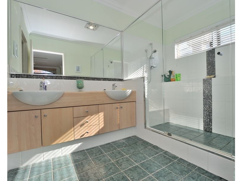 3 Ferncliffe Parkway, Meadow Springs WA 6210