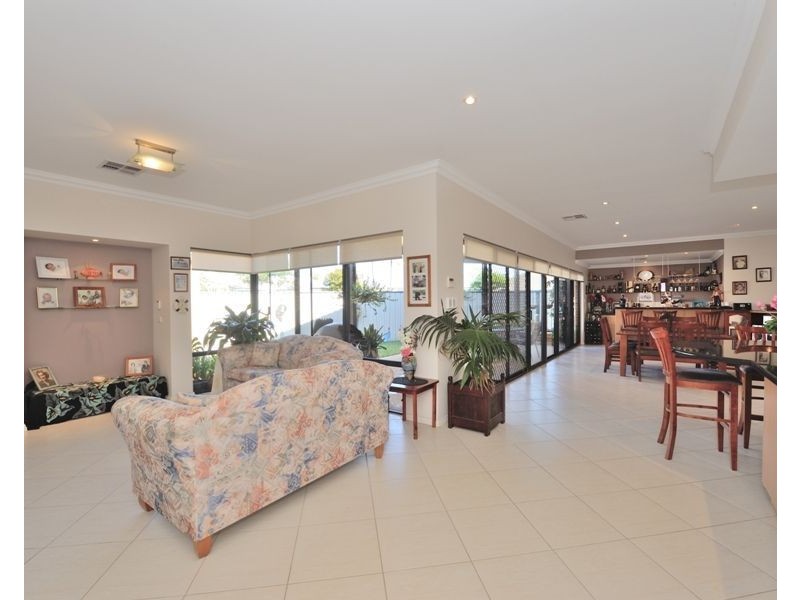 3 Ferncliffe Parkway, Meadow Springs WA 6210