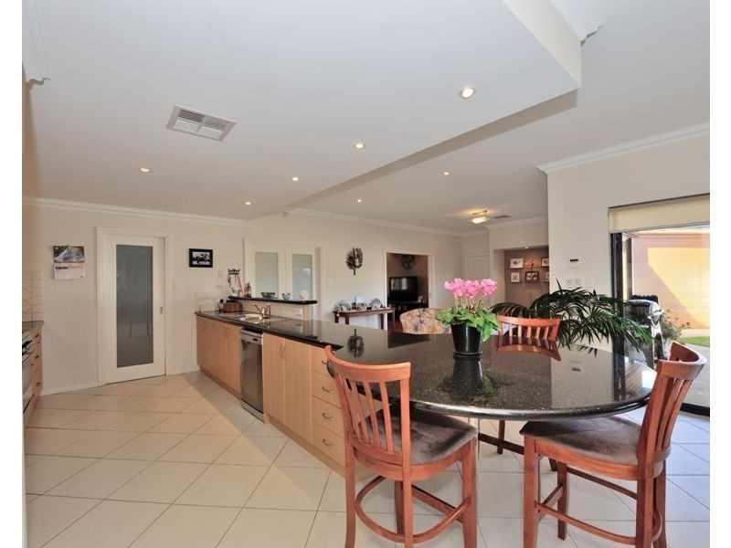 3 Ferncliffe Parkway, Meadow Springs WA 6210