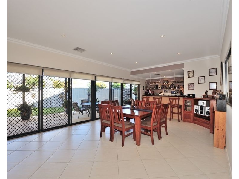 3 Ferncliffe Parkway, Meadow Springs WA 6210