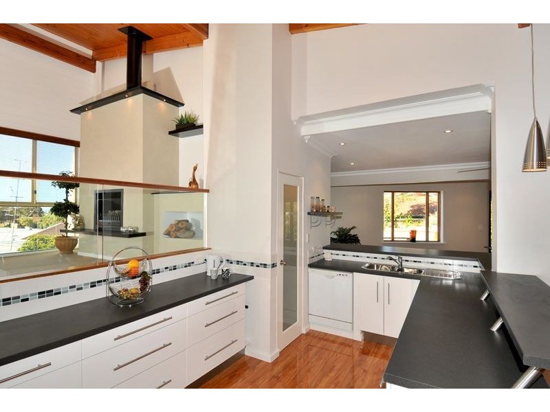 8 Barkley Place, Halls Head WA 6210