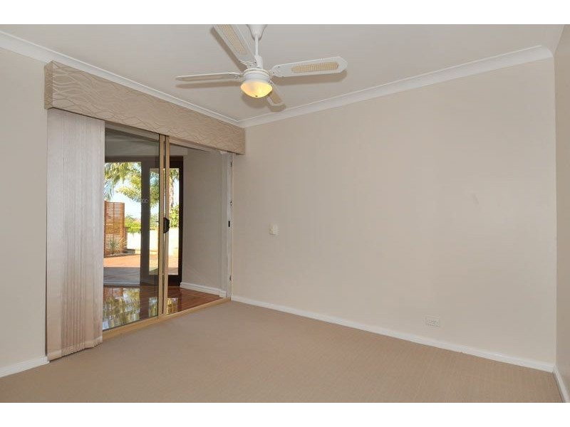 8 Barkley Place, Halls Head WA 6210