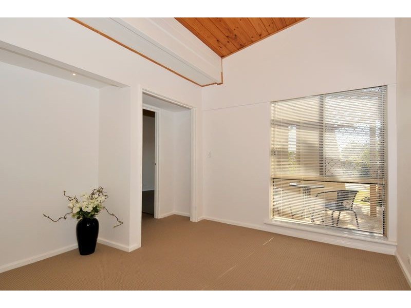 8 Barkley Place, Halls Head WA 6210