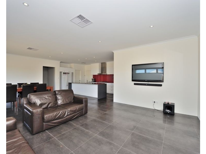 19 Chieftain Pass, Madora Bay WA 6210