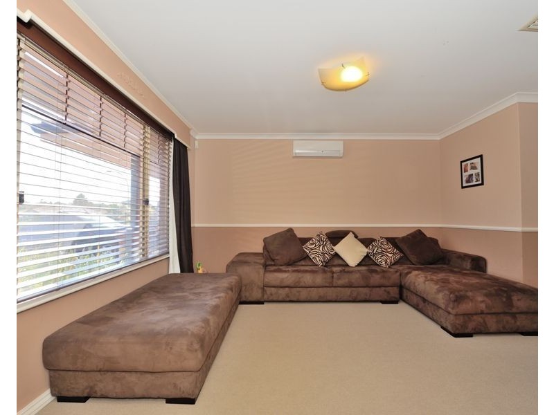 18 Templetonia Promenade, Halls Head WA 6210
