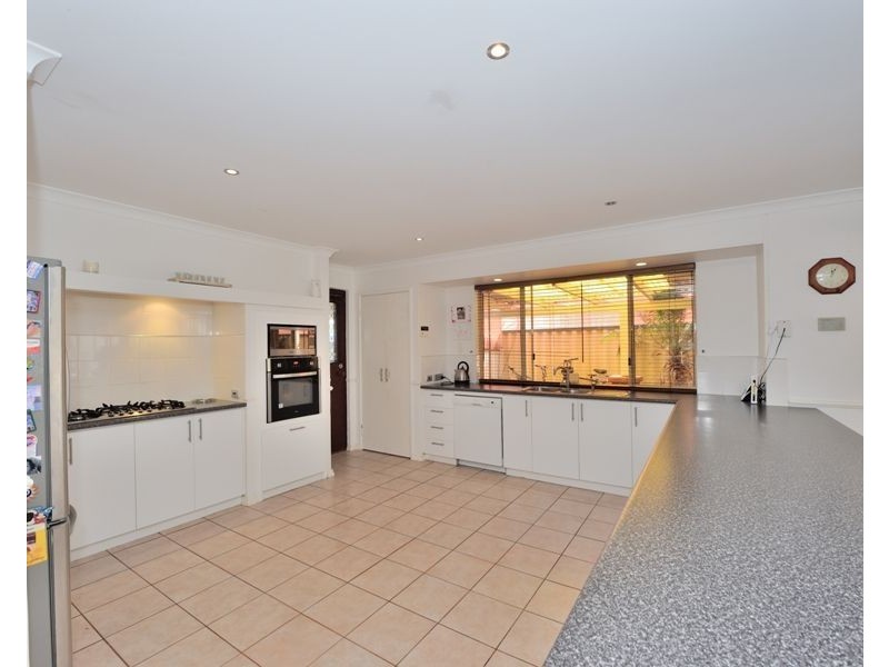 18 Templetonia Promenade, Halls Head WA 6210