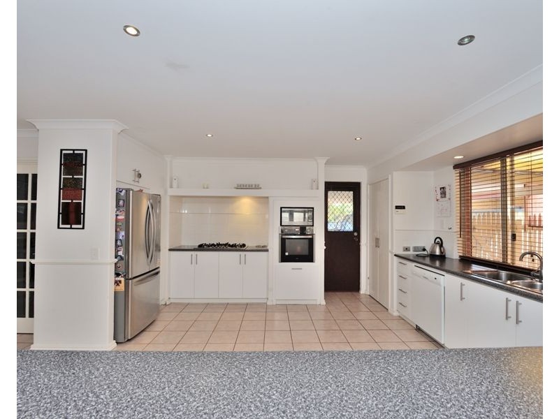 18 Templetonia Promenade, Halls Head WA 6210