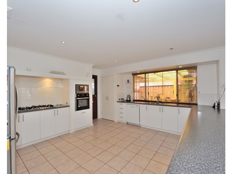 18 Templetonia Promenade, Halls Head WA 6210