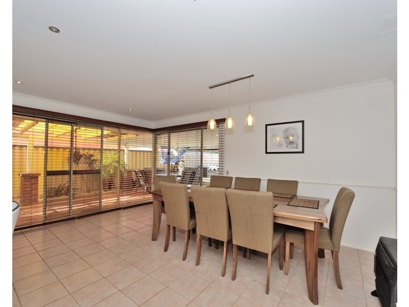 18 Templetonia Promenade, Halls Head WA 6210