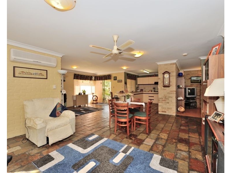 10 Fairway Crescent, Meadow Springs WA 6210